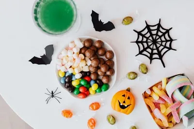 Halloween Table Top Decor: Glowing Accents, Centerpieces, And Display Ideas
