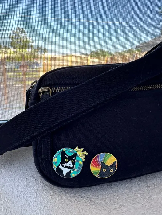 CustomCupsNow.Com - Hard Enamel Pin