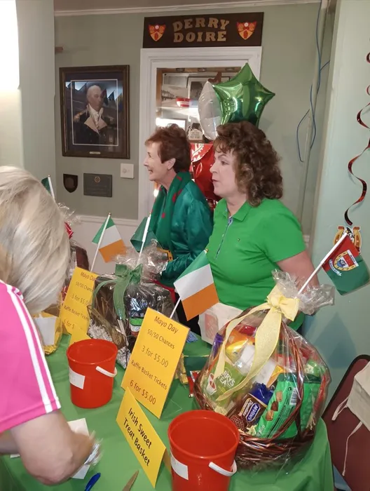 CustomCupsNow.Com - Hand Flag