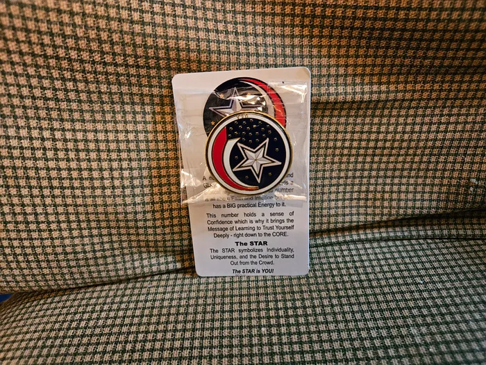 CustomCupsNow.Com - Hard Enamel Pin