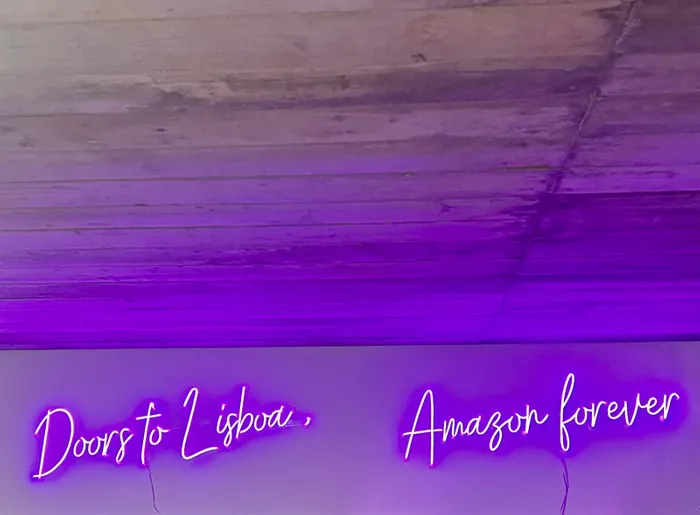 CustomCupsNow.Com - Custom Neon Sign