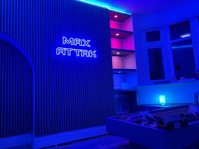CustomCupsNow.Com - Custom Neon Sign