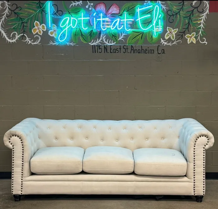 CustomCupsNow.Com - Custom Neon Sign