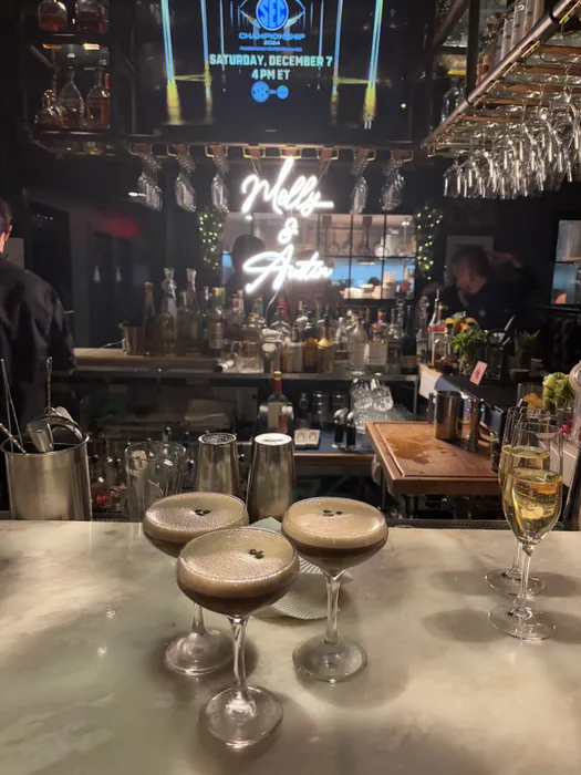 CustomCupsNow.Com - Custom Neon Sign