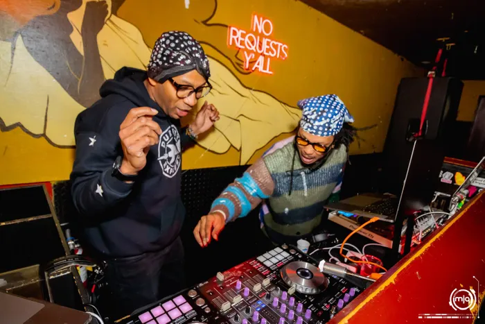 CustomCupsNow.Com - Custom Neon Sign