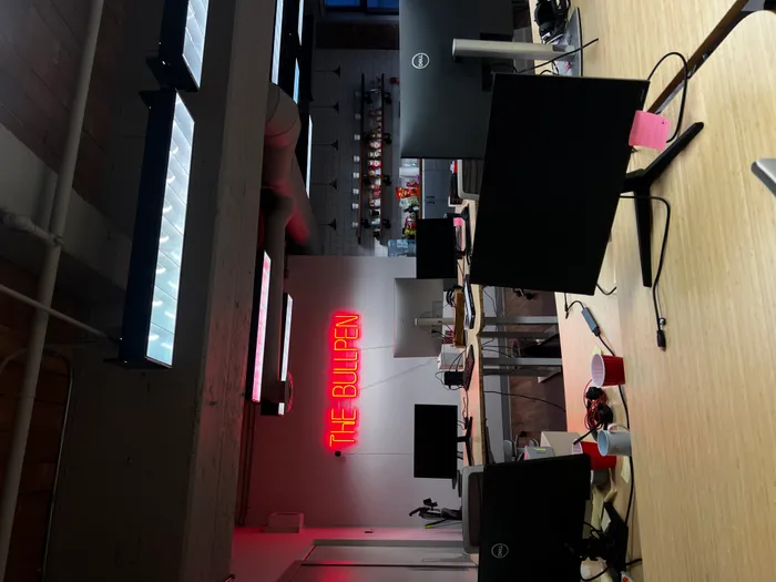 CustomCupsNow.Com - Custom Neon Sign