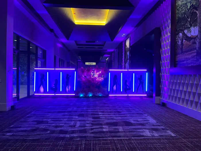 CustomCupsNow.Com - Custom Neon Sign