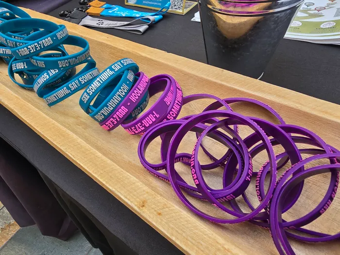 CustomCupsNow.Com - Embossed Printed