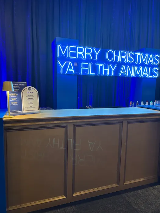 CustomCupsNow.Com - Custom Neon Sign