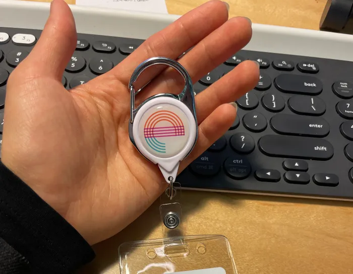 CustomCupsNow.Com - Badge Reel Style G