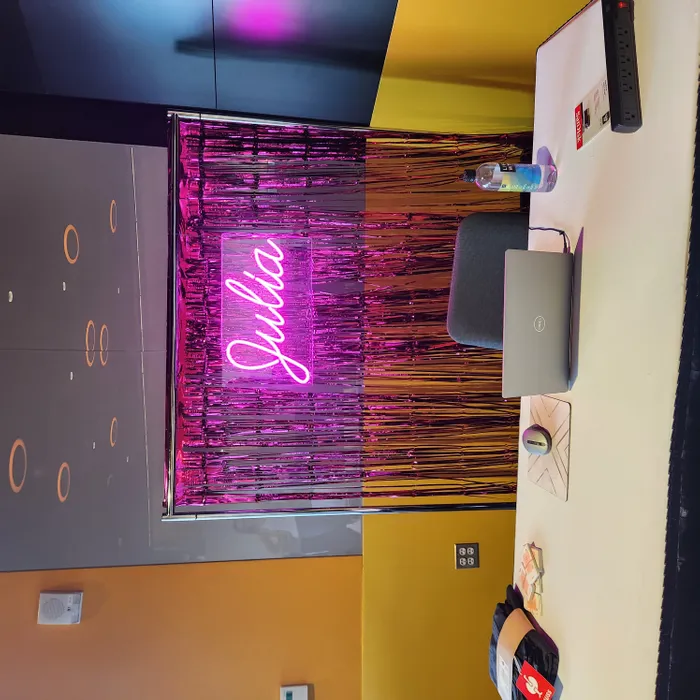 CustomCupsNow.Com - Custom Neon Sign