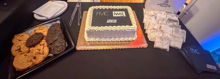 CustomCupsNow.Com - Custom Foil Stamped Beverage Napkin