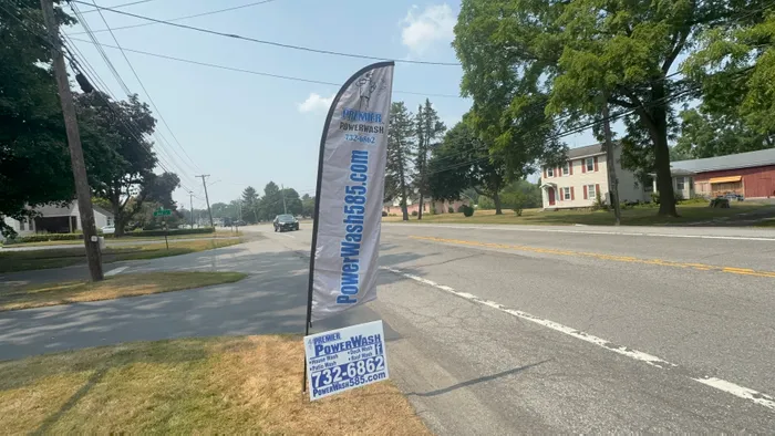 CustomCupsNow.Com - Feather Flag