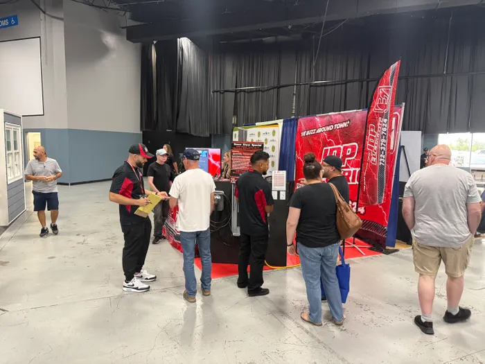 CustomCupsNow.Com - Feather Flag