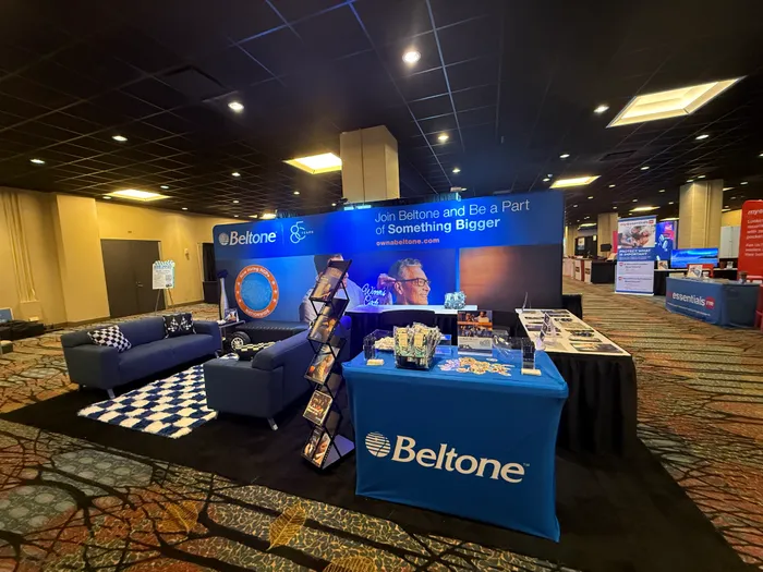 CustomCupsNow.Com - Custom Square Table Covers