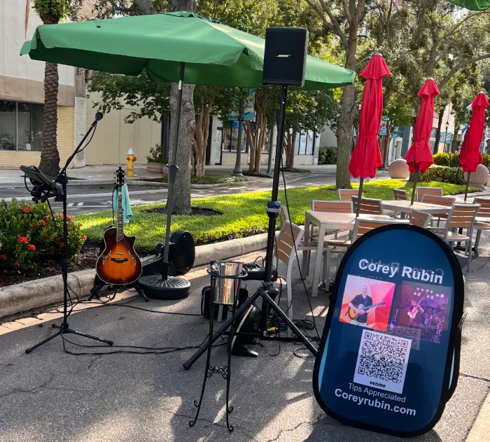 CustomCupsNow.Com - Vertical Pop Up Banners