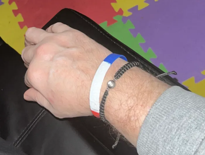 CustomCupsNow.Com - Custom Embossed Wristbands