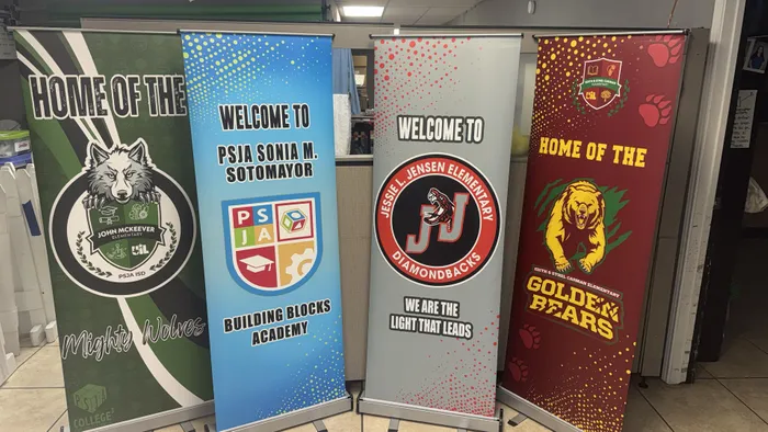CustomCupsNow.Com - Roll Up Banner Stands