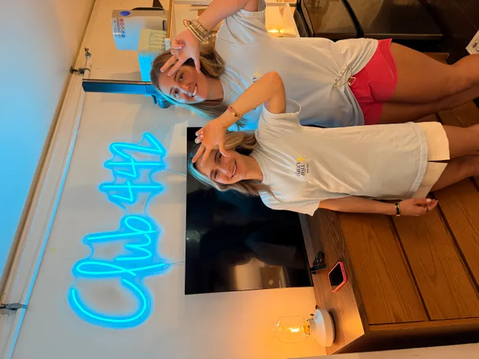CustomCupsNow.Com - Custom Neon Sign
