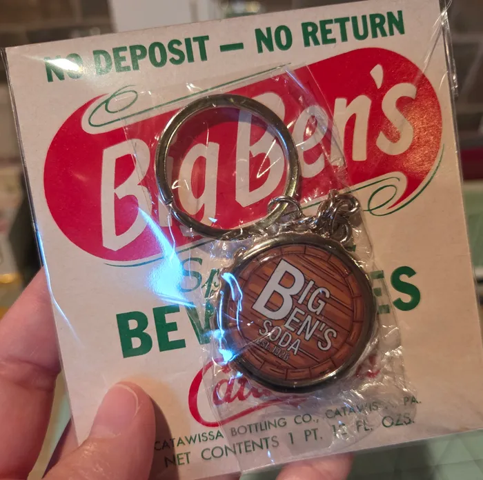 CustomCupsNow.Com - Bottle Cap-shaped Bottle Opener Keychain